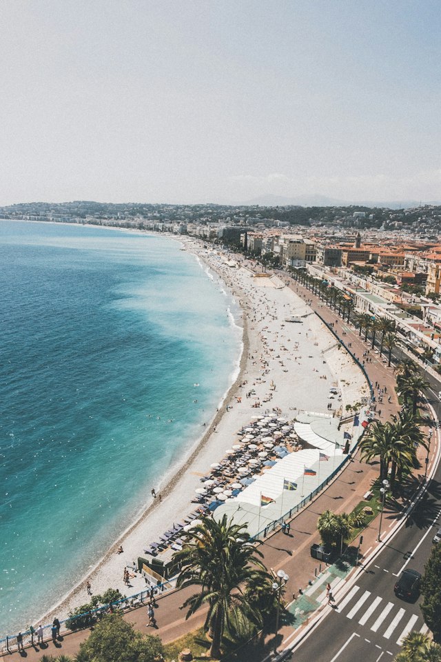 La Promenade des Anglais et la baie des Anges vues d'en haut