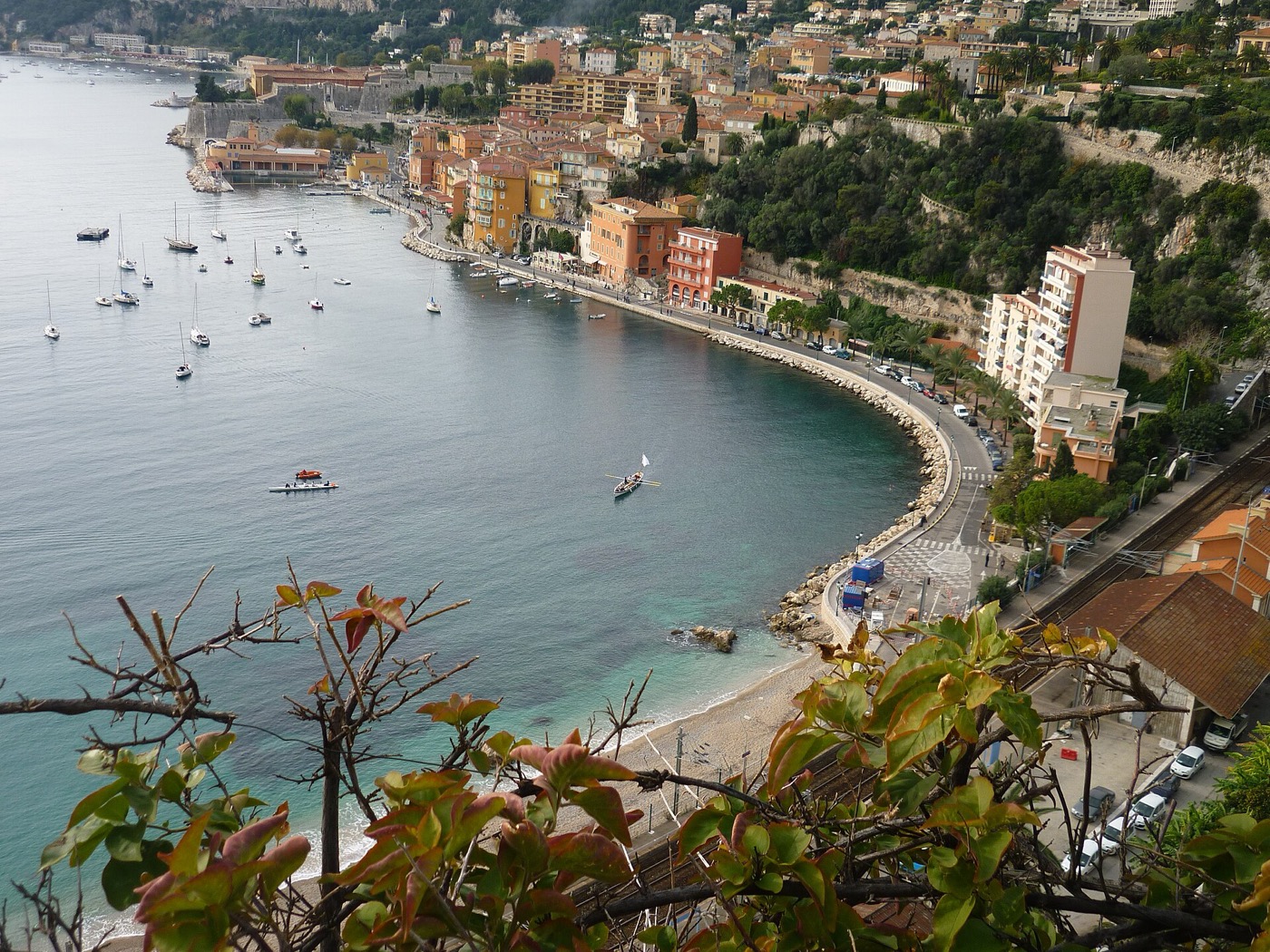 L'anse des Marinières et la baie de Villefranche-sur-Mer vues des hauteurs
